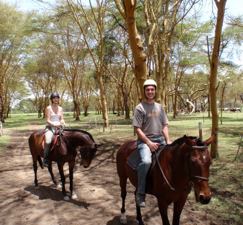 Are there horseback safari options for photographers in Maasai Mara?