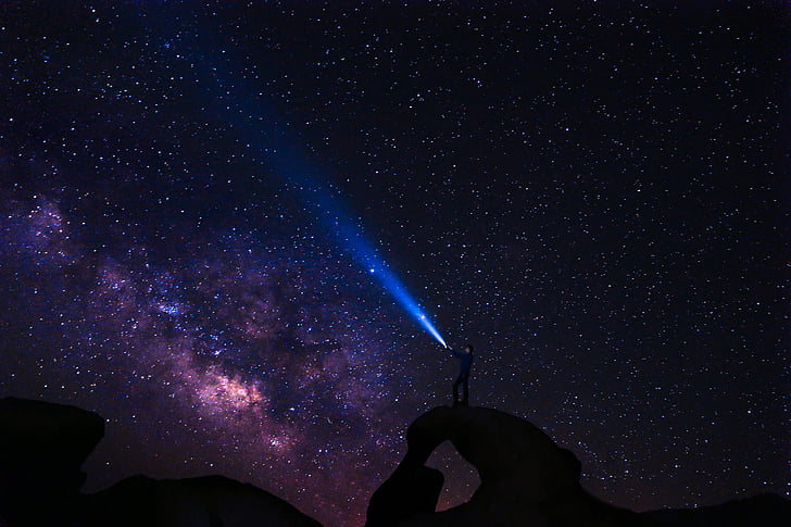 Are there opportunities for stargazing during nighttime game drives in Maasai Mara?