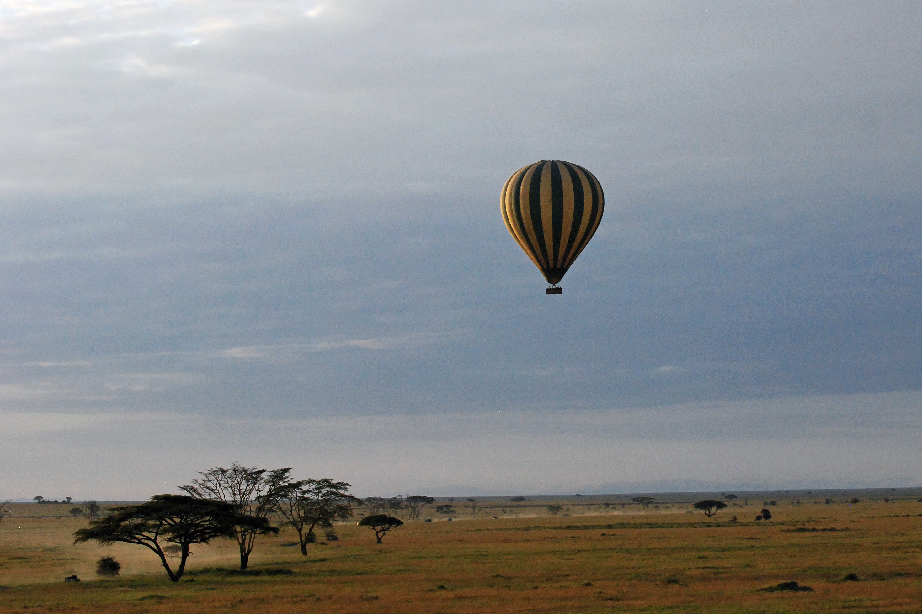 4. Essential Camping Gear for an Overnight Balloon Safari in Maasai Mara