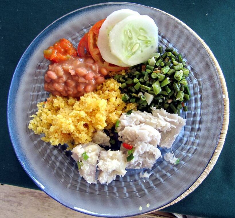 Can I request a vegetarian or special dietary meal for the post-flight breakfast in Maasai Mara?